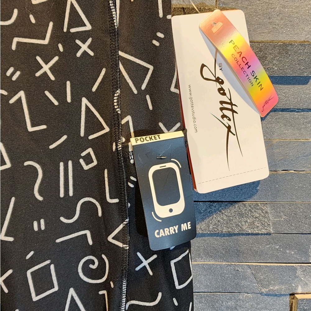 Gottex Tummy Compression Stretch Moisture Wicking  Phone Pkt Active Leggings - Picture 7 of 7